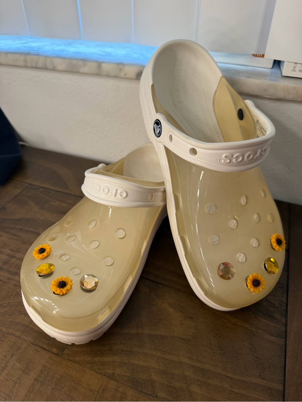 Crocs Unisex Classic Translucent Clear White - US Men's 6 Women's 8